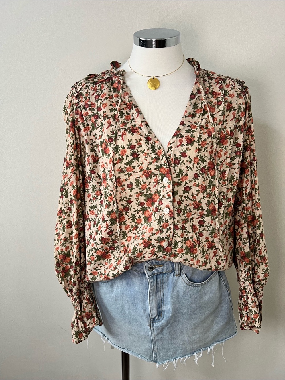 Free People Meant To Be Floral Boho Blouse Size S Ruffle Tie Neck Cotton - Picture 5 of 11